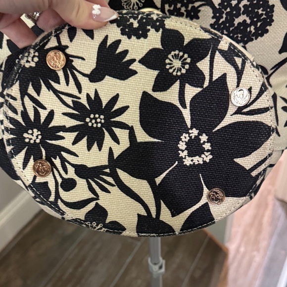 Spartina 449 Black and Cream Floral Shoulder Bag - Picture 5 of 12